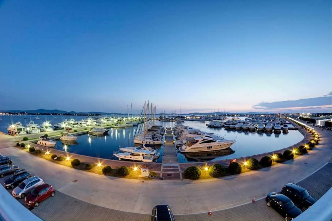 Apartman Mladenka Sukošan Exterior foto
